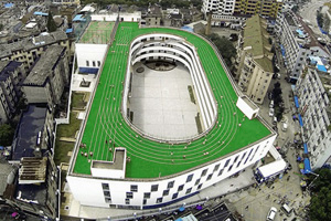 Стадион на крыше школы